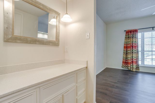 4438 Harlanwood Drive 211, Fort Worth, TX 76109