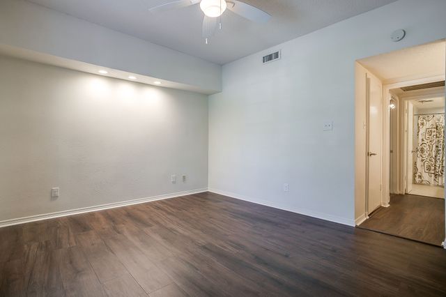 4438 Harlanwood Drive 211, Fort Worth, TX 76109