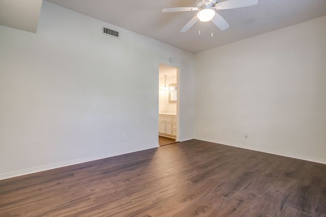 4438 Harlanwood Drive 211, Fort Worth, TX 76109