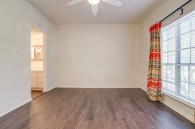 4438 Harlanwood Drive 211, Fort Worth, TX 76109