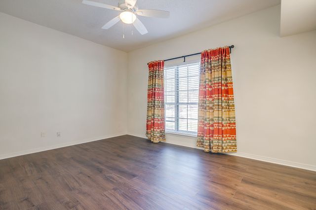 4438 Harlanwood Drive 211, Fort Worth, TX 76109