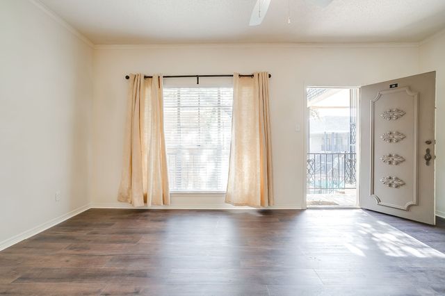 4438 Harlanwood Drive 211, Fort Worth, TX 76109