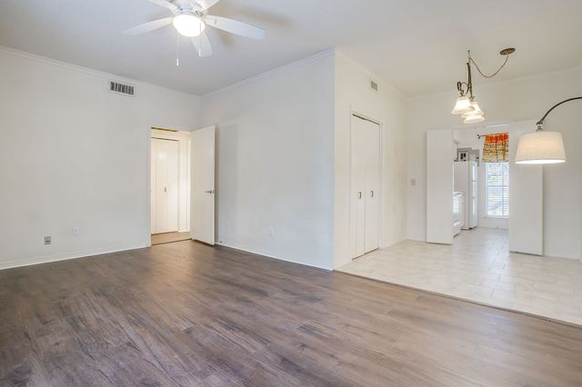 4438 Harlanwood Drive 211, Fort Worth, TX 76109