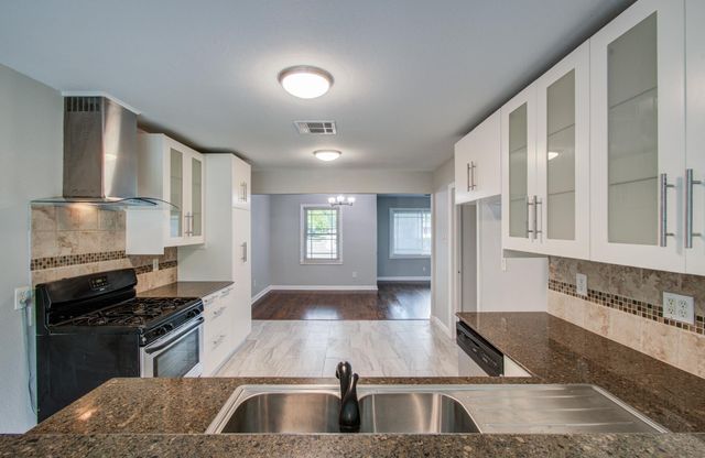 4621 W 43rd Street, Houston, TX 77092