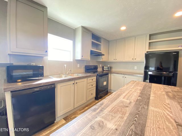 671 Towers Drive, Dandridge, TN 37725