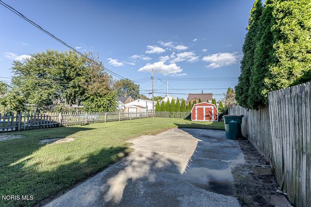 124 Helen Drive, Rossford, OH 43460
