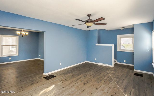 124 Helen Drive, Rossford, OH 43460