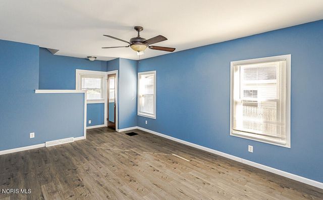 124 Helen Drive, Rossford, OH 43460