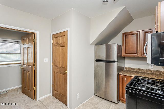 124 Helen Drive, Rossford, OH 43460