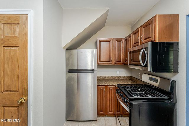 124 Helen Drive, Rossford, OH 43460
