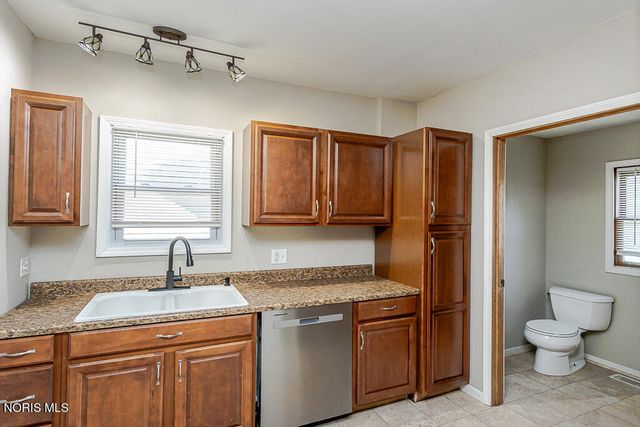 124 Helen Drive, Rossford, OH 43460