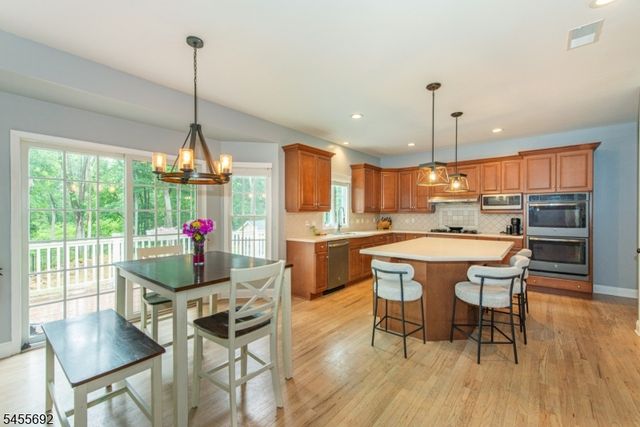18 Stoneybrook Road, Washington Twp., NJ 07853