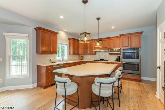 18 Stoneybrook Road, Washington Twp., NJ 07853