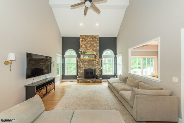 18 Stoneybrook Road, Washington Twp., NJ 07853