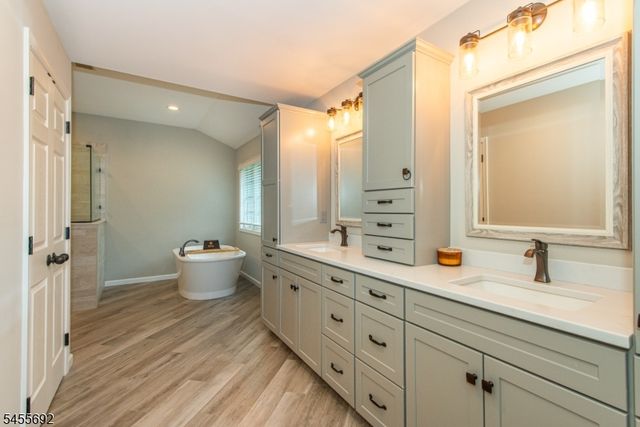 18 Stoneybrook Road, Washington Twp., NJ 07853