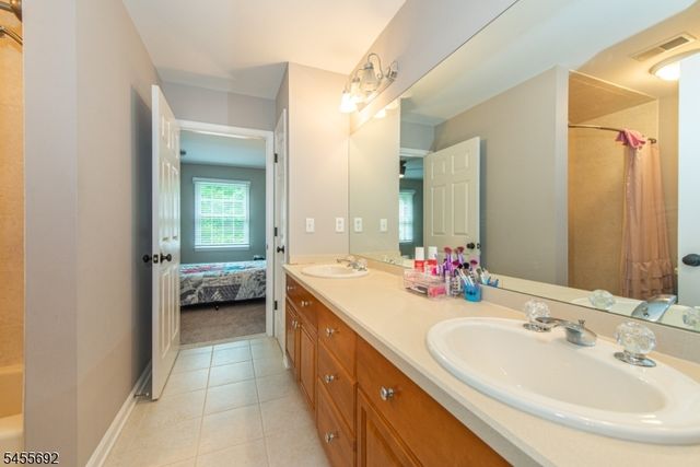 18 Stoneybrook Road, Washington Twp., NJ 07853