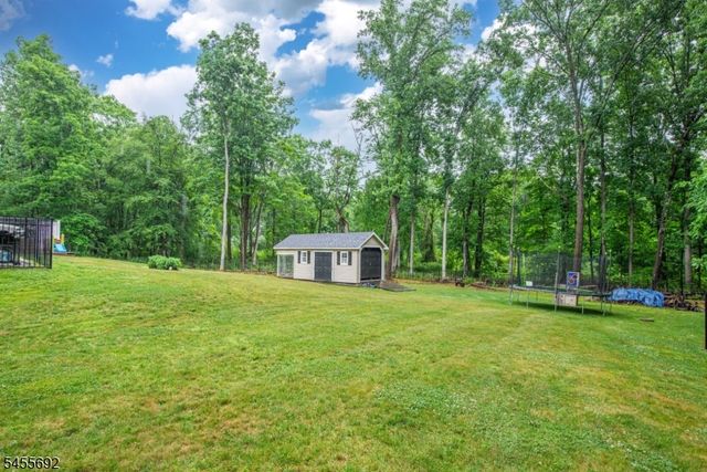 18 Stoneybrook Road, Washington Twp., NJ 07853