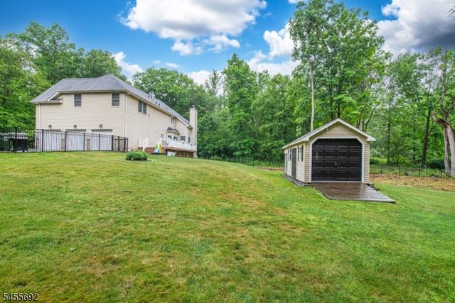 18 Stoneybrook Road, Washington Twp., NJ 07853
