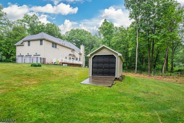 18 Stoneybrook Road, Washington Twp., NJ 07853