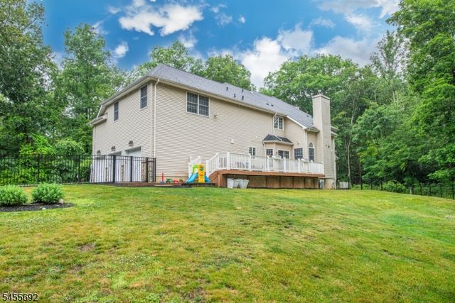 18 Stoneybrook Road, Washington Twp., NJ 07853