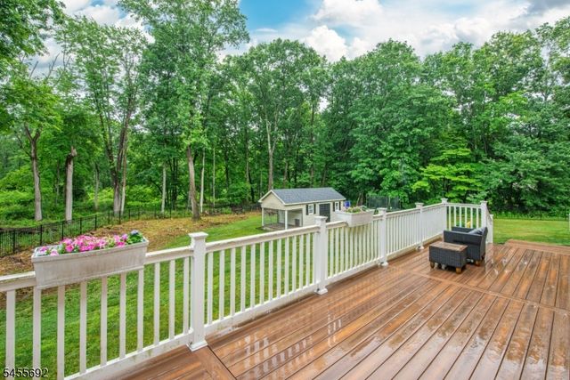 18 Stoneybrook Road, Washington Twp., NJ 07853