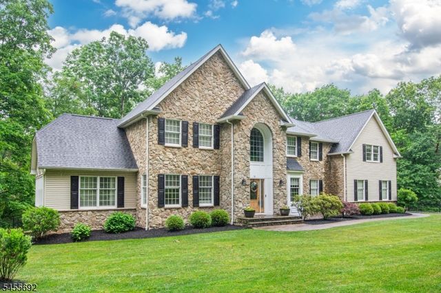 18 Stoneybrook Road, Washington Twp., NJ 07853