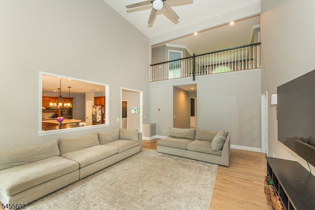 18 Stoneybrook Road, Washington Twp., NJ 07853