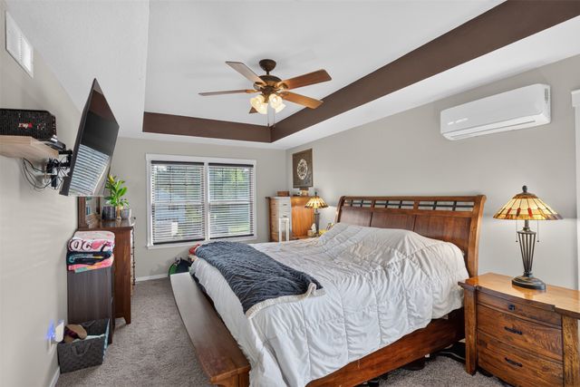 2705 Shoreview Circle, Des Moines, IA 50320