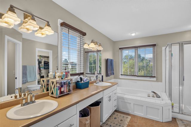 2705 Shoreview Circle, Des Moines, IA 50320