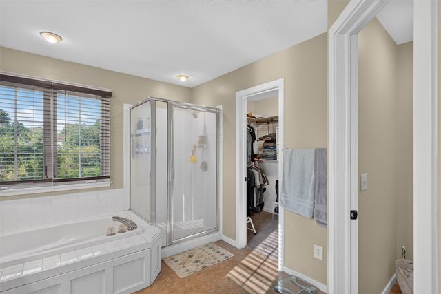 2705 Shoreview Circle, Des Moines, IA 50320