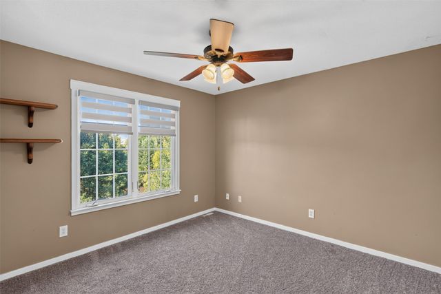2705 Shoreview Circle, Des Moines, IA 50320