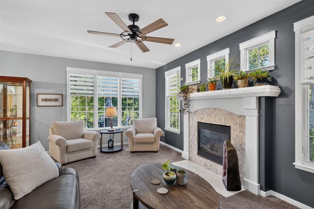 2705 Shoreview Circle, Des Moines, IA 50320