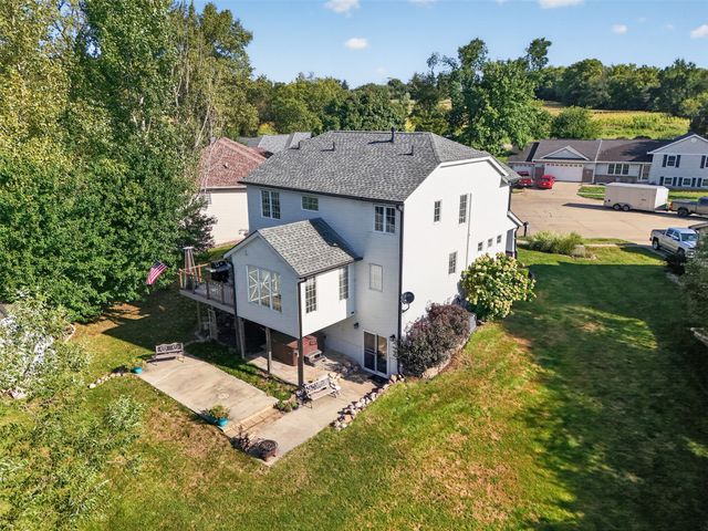2705 Shoreview Circle, Des Moines, IA 50320