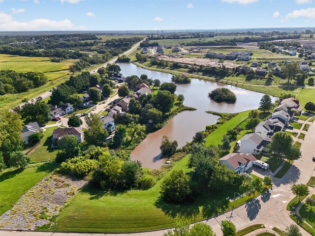 2705 Shoreview Circle, Des Moines, IA 50320