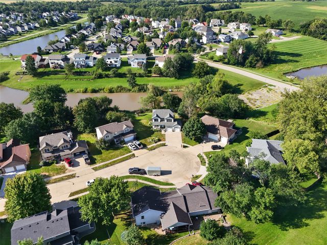 2705 Shoreview Circle, Des Moines, IA 50320
