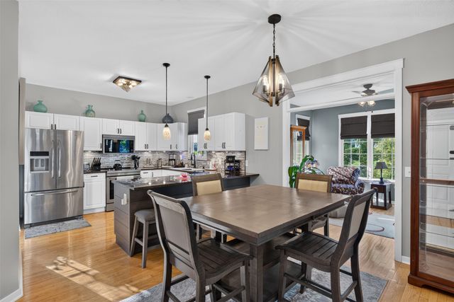 2705 Shoreview Circle, Des Moines, IA 50320