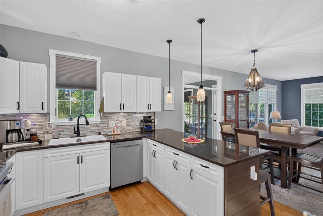 2705 Shoreview Circle, Des Moines, IA 50320