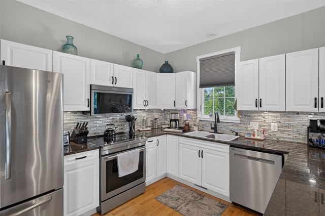 2705 Shoreview Circle, Des Moines, IA 50320