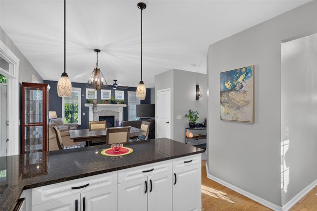 2705 Shoreview Circle, Des Moines, IA 50320