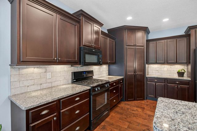 5038 Emeis View Court, Davenport, IA 52804