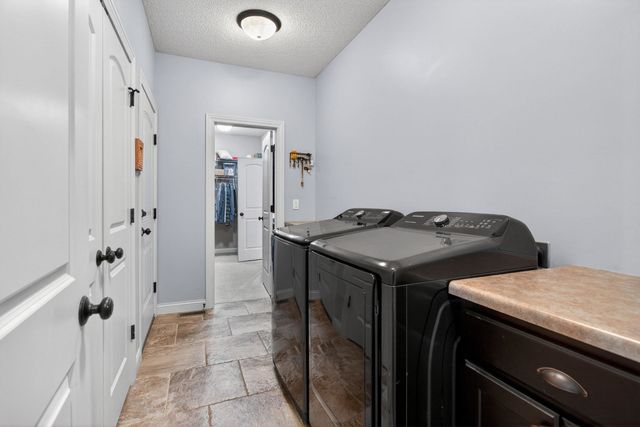 5038 Emeis View Court, Davenport, IA 52804