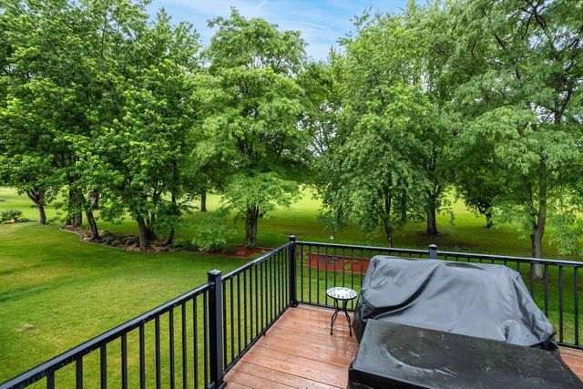 5038 Emeis View Court, Davenport, IA 52804