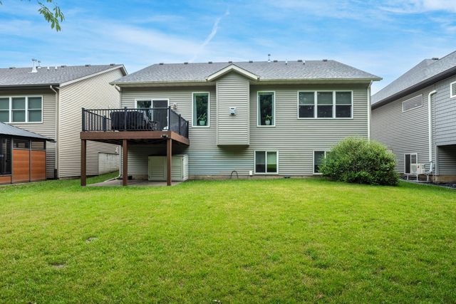 5038 Emeis View Court, Davenport, IA 52804