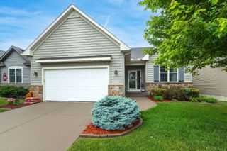 5038 Emeis View Court, Davenport, IA 52804
