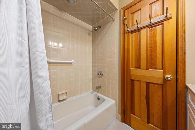 403 JERSEY CITY CT, Lanoka Harbor, NJ 08734