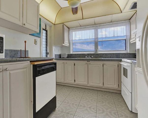 4047 NW 16 403, Lauderhill, FL 33313