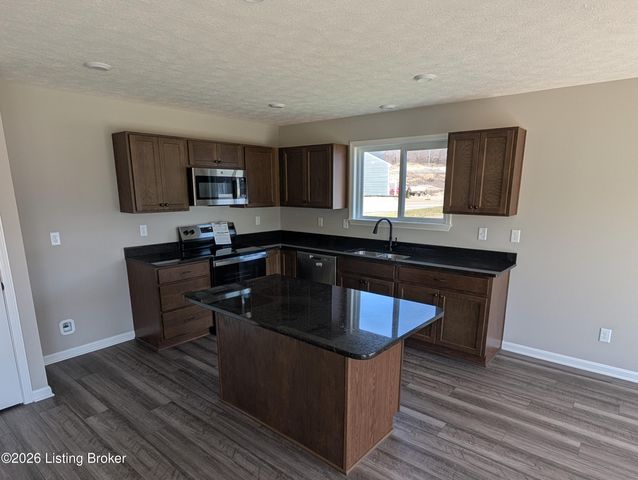 548 Mud Hen Dr, Shepherdsville, KY 40165