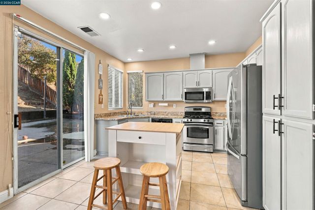 2348 Woodhill Dr, Pittsburg, CA 94565