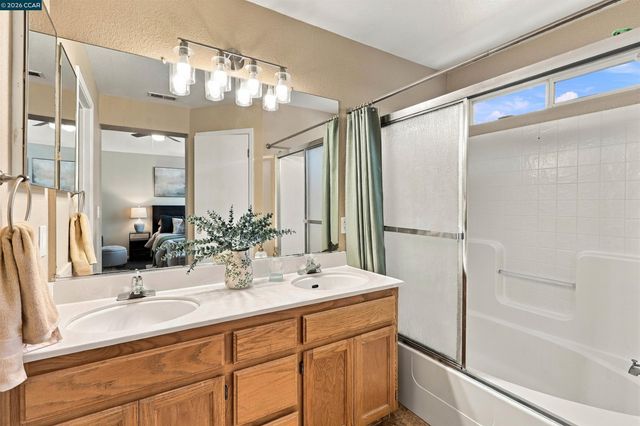 2348 Woodhill Dr, Pittsburg, CA 94565