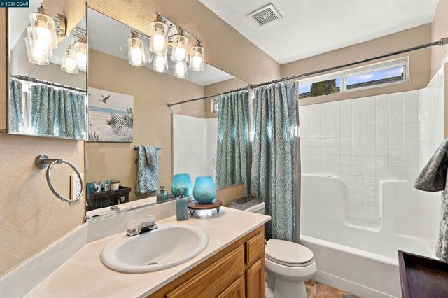 2348 Woodhill Dr, Pittsburg, CA 94565